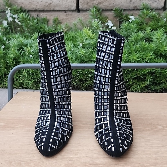 GUESS Women's Randir Black Suede with Rhinestone Dress Booties Size 8 M NWOT - Picture 2 of 11